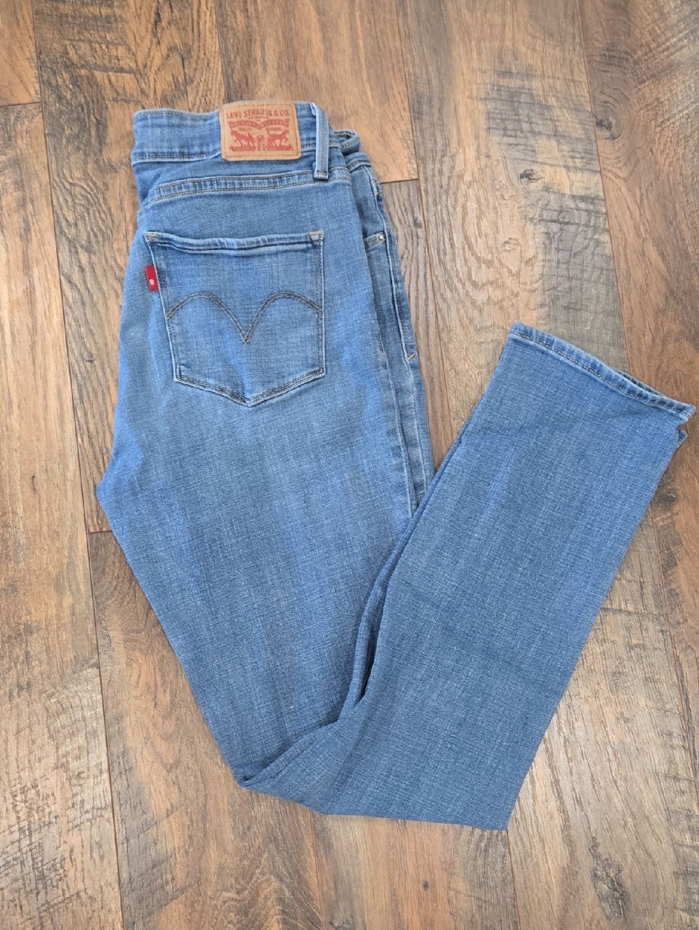 Levi's Women's Midrise Medium Blue Skinny Jeans